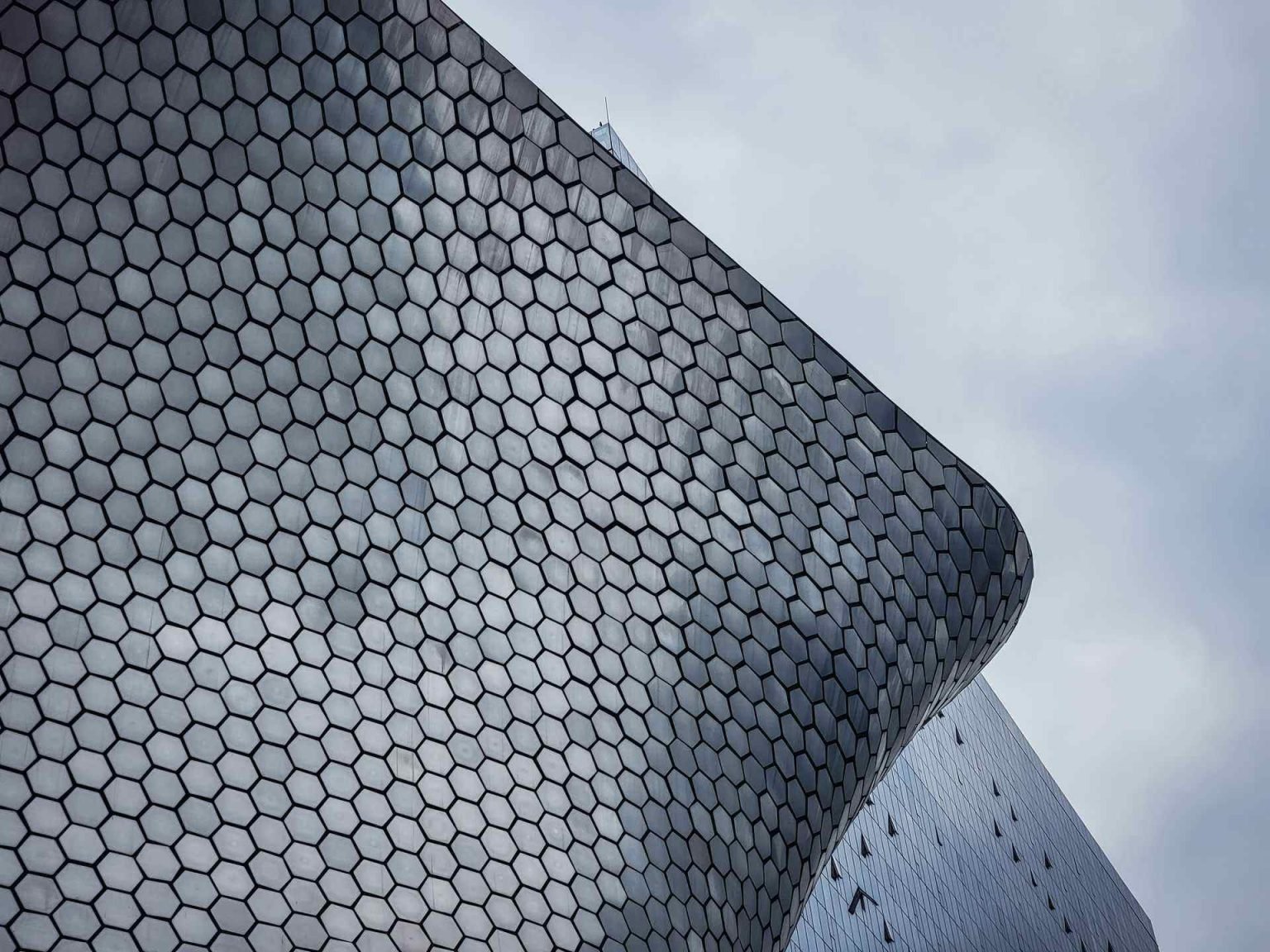 Cómo crear una presencia digital profesional en España